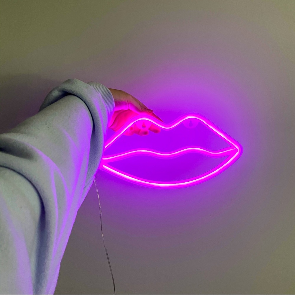 LIP glow-up sign!